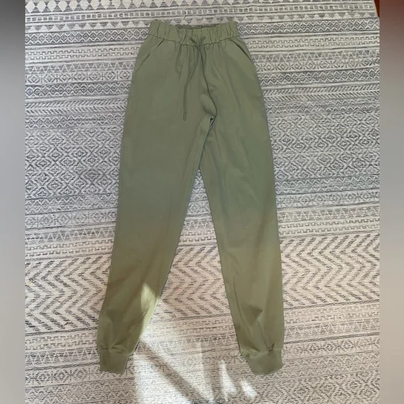 Size 2 Lululemon light green studio pants/joggers - Picture 1 of 3